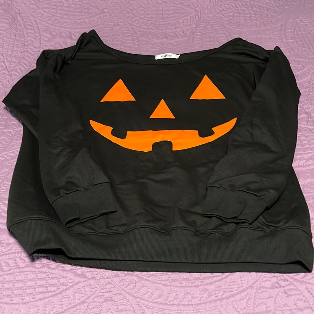 Off the shoulder pumpkin face sweatshirt